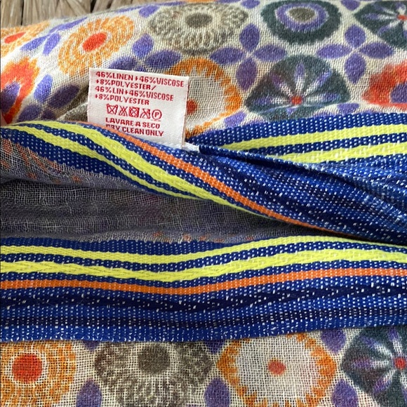 Vismaya Indian Inspired Floral Patterned Scarf - Picture 8 of 8